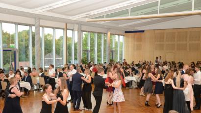 Bild: bey
Das Tanzparkett ist beim Abiturball stets gut besucht.