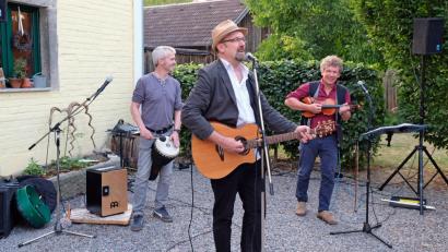 Bild: TWI
Klaus Kuran, Hubert Treml und Sepp Zauner unterhalten die begeisterten Zuhörer mit Sommerliedern.