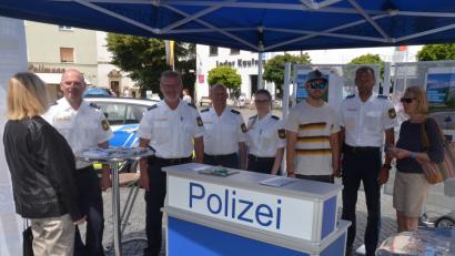 Bild: Kunz
Dein Freund und Helfer: Die Polizei informiert über Verkehrssicherheit. Speziell im Blickpunkt: Motorradfahrer.