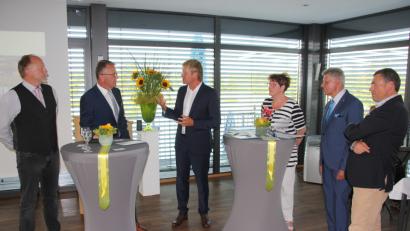 Bild: kro
Die Teilnehmer der Podiumsdiskussion (von links) Thomas Sporrer, Bürgermeister Franz Stahl, Moderater Jürgen Meyer, Liselotte Kulzer, Karl Jäger und Paulus Mehler.