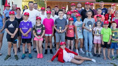 Bild: exb
Einige der Teilnehmer, die an der Fahrradtour des Handballvereins viel Spaß hatten.