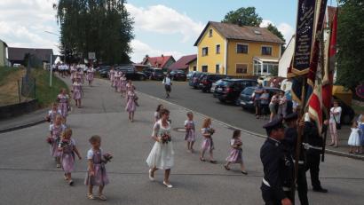 Bild: GZ
Hinter den Eslarner Fahnenträgern folgten die feschen Festmädels.