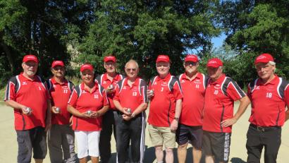 Bild: JZK
Sportwart Alfons Foitzik (rechts) gratuliert den acht erfolgreichen Vitalsportlern Günter Niewolik, Helmut Porsch, Hermann Weismeier, Andreas Jasinski, Josef Wagner, Regina Lenk, Georg Wagner und Hans-Jürgen Breuer (von rechts).