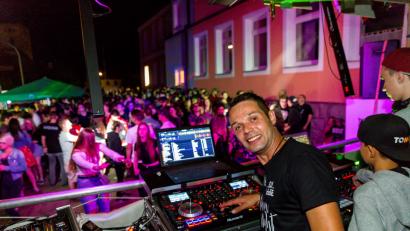 Bild: sml
DJ EddiE und sein Kollege DJ Fresh J sorgen für gutgelaunte Tänzer.