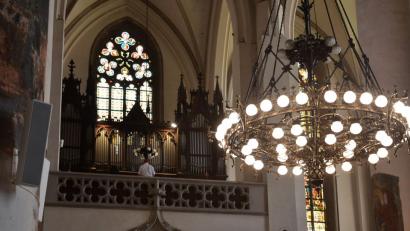 Bild: gjb
Blick zur Empore der St.-Nikolaus-Kirche. Die Orgel wurde 1884 von Martin Zaus erbaut.