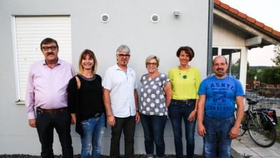 Bild: egl
Das neugewählte Präsidium der Narrhalla Haselmühl-Amberg-Kümmersbruck zusammen mit stellvertretender Bürgermeisterin Birgit Singer-Grimm (Zweite von rechts): Erwin Gassner die beiden Präsidenten Denise Forster und Dieter Streber, Iris Höll und Michael Laßen. 	Bild: egl