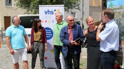 Bild: JRH
Die Macher hinter dem Geopark-Trainingslager: (von links) VHS-Vertreter Harald Krämer, Geopark-Mitarbeiterin Maria Schnabel, VHS-Macher Leonhard Dietrich, die Ranger Raimund Röttenbach und Astrid Locke-Paul sowie Geopark-Chef Andreas Peterek.