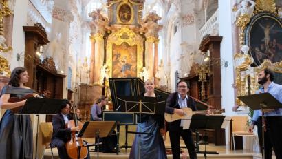 Bild: Robert Dotzauer
Das Konzert mit „Los Temperamentos“ wurde zum Höhepunkt des 39. Speinsharttages. Mit bezaubernden Rhythmen entführte das Ensemble unter dem Titel „El Galeón 1600“ in die Neue Welt in der Zeit der Entdeckung Lateinamerikas.