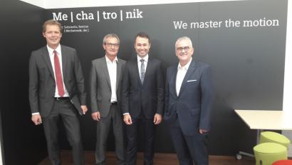 Bild: EXB
Zuhörer beim Vortrag von Professor Dr.-Ing. Stefan Braunreuther (Zweiter von rechts) sind auch Siemens-Standortleiter Alfred Koch, Bürgermeister Werner Nickl und Professor Dr. Franz Magerl (von rechts).