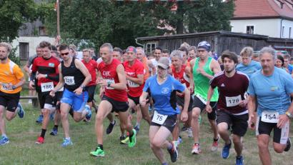 Bild: Rosner, Konrad
Die DJK Falkenberg lädt am 13. Juli zum 20. Waldnaabtal-Crosslauf ein, einem der schönsten Läufe in der Region. Unser Bild zeigt den Start aus dem vergangenen Jahr.