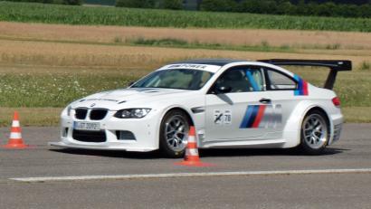 Bild: Brendel, Hubert (BR)br
BMW-M3-Power beim 3. Flugplatzslalom des AC Kirchenthumbach auf dem „Rosenthal-Airfield“ in Speichersdorf. Dessen Fahrer Andreas Krämer (MSC Marktredwitz) holt damit den Gesamtsieg.
