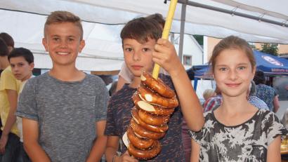 Bild: SÖN
"Frische Brezen, frische Brezen", wurden von der Stange angeboten.