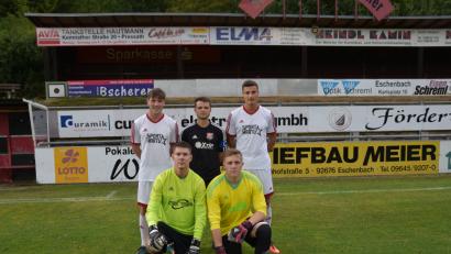 Bild: MSH
Die Neuzugänge beim SC Eschenbach. Von links stehend: Oliver Danzer, Lukas Schmidt, Valentin Schieder. Knieend: Siegfried Zimmermann, Christopher Stopfer. Es fehlt: Jan Plößner.