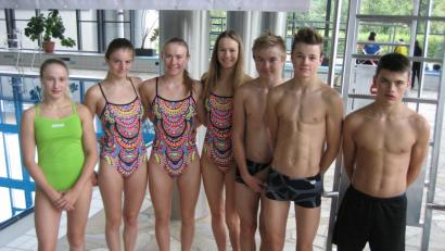 Bild: RBG
Sieben Aktive des Tirschenreuther Schwimm-Clubs konnten sich in diesem Jahr für die Bayerischen Jugendmeisterschaften qualifizieren: (von links) Daria Codlova, Kathrin Bachmeier, Viktoria Bogner, Carina Bönisch, Fynn Legat, Kilian Züllich und Leon Ducheck.
