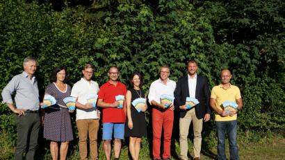Bild: HEB
Die Vorstandschaft des CSU-Ortsverbandes mit Frauen-Union und Junge Union stellte gemeinsam mit den CSU-Mitgliedern des Stadtrates das Programm für das Halbjahr vor.