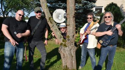Bild: jr
Die Band „Timeless“ wird beim Marktplatzfest am Samstag für Stimmung sorgen. Mit dabei sind (von links) Alexander Funk, Berthold Franz, Jürgen Käck, Stefan Kraus und Robert ("Stopsl") Mayer.