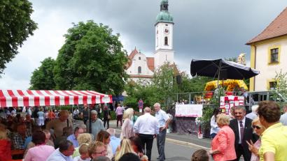 Bild: Dobmeier
Zum dritten Mal lädt die Dorfgemeinschaft Neunkirchen mit einem attraktiven Rahmenprogramm und Public Viewing mit WM-Endspiel zum Dorffest. Archivbild: Dobmeier