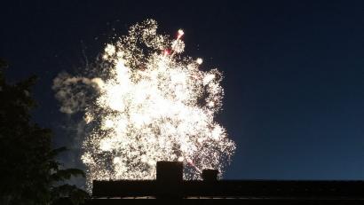 Bild: wro
Mit einem großen Feuerwerk unweit der Berufsschule ging der 42. Bayerische Nordgautag, der auch „Kulturfest der Oberpfälzer“ genannt wurde, mit einem weiteren Glanzpunkt zu Ende.