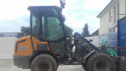 Bild: KPI Regensburg
Unbekannte klauten in Regensburg einen Kompaktlader, der aussieht wie das Fahrzeug auf diesem Foto.