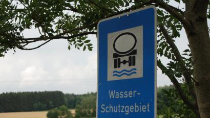 Bild: Portner
Drei landwirtschaftliche Grundstücke im Wasserschutzgebiet Hanau werden in das Sondergebiet "Photovoltaik-Freiflächenanlage" aufgenommen.