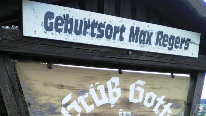 Bild: ld
Die alten Begrüßungstafeln werden ausgetauscht. Sie sind in die Jahre gekommen und sollen nicht mehr saniert werden..
