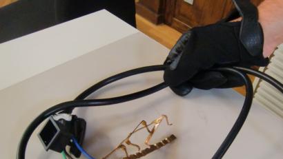 Bild: Wolfgang Houschka
So sieht die Steckdosenleiste aus, mit der der Verurteilte zugeschlagen hat. Von der Leiste ist nicht mehr viel zu sehen.