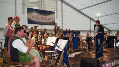 Bild: gz
Bayrisch-Böhmisch heißt es am Festsonntag bei den Schlossbergern.