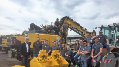 Bild: exb
Die Technik-Schüler der Fachoberschule Marktredwitz besuchten die Firma Kassecker in Waldsassen.