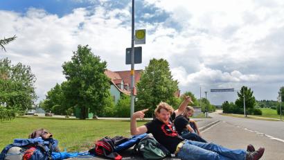 Bild: Petra Hartl
Christian und Sascha aus Siegburg genießen die Ruhe vor dem G.O.N.D.-Festival.