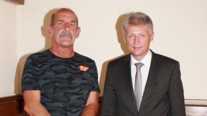 Bild: lk
Es zeigt die Vorstellung des Seniorenbeauftragten.
Von links: Seniorenbeauftragter Günter Grie0hammer und Bürgermeister Lothar Müller