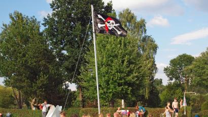 Bild: sön
Hier tummelten sich immer viele kleine Seeräuber: Der Renner für die Kinder beim Aqua-Sommer-Fun im Freibad Rieden war das große Piratenschiff – natürlich mit Piratenflagge.