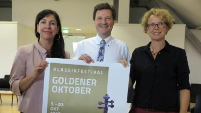 Bild: Hirsch
Andrea Lamest, Christoph Soldan und Susanne Lehnfeld (von links) werben für das Klassikfestival "Goldener Oktober".