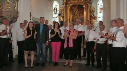 Bild: jub
Die Mitwirkenden bescheren den Besuchern des Jubiläumskonzerts einen stimmungsvollen Abend beim 90-Jährigen des Jugendheimvereins.