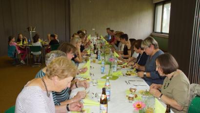 Bild: mmj
Das Lehrerteam an der Grundschule bedankte sich bei den vielen Helfern während des Schuljahres mit einem "Danke-Essen". Unterstützung