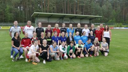 Bild: exb
Die Frauenmannschaft des SC Luhe-Wildenau ist bereit für ihr erstes Spiel.