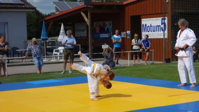 Bild: tra
Schon die jüngsten Judoka begeistern beim Spielefest der DJK Ensdorf mit ihrem Können.