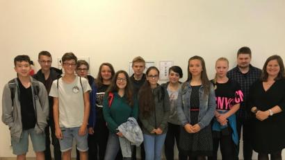 Bild: exb
Die Mittelschüler beim Besuch in München. die damit Zeitgeschichte einmal anders erleben durften.