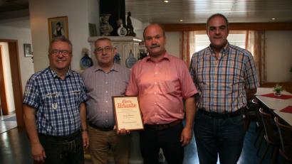 Bild: wro
24 Jahre lang war Ludwig Grillmeier als Kreisvorsitzender tätig. Dafür wurde er nun ausgezeichnet. Im Bild (von links) Bürgermeister Toni Dutz, Bezirksvorsitzender Wolfgang Schreiber (Erbendorf), Ludwig Grillmeier (Mitterteich) und Kreisvorsitzender Wolfgang Gründl (Mitterteich).