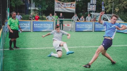 Bild: Lukas Meister
Viel Körpereinsatz beweisen die Spieler beim Soccer-Turnier.