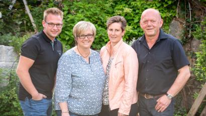 Bild: soj
Johannes Bauer, Sandra Schmelber, Karin Pöllath und Josef Söllner (von links) steigen mit einer Typisierungsaktion in den Kampf gegen Leukämie ein. Was sie im Inneren antreibt, verraten wir unseren Lesern in loser Reihenfolge in den nächsten Wochen.