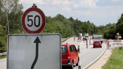 Bild: Wolfgang Steinbacher
Von vier auf zwei Spuren verengt ist derzeit die B 85 im Bereich von Pittersberg.