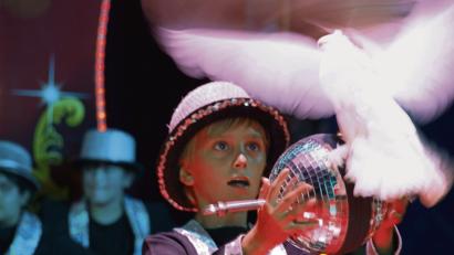 Bild: Sabrina Bauer
Auch die Tiere leisteten ihren Anteil, dass die Barbara-Grundschüler als Zirkus-Nachwuchs in der Manege das Publikum bezaubern konnten.