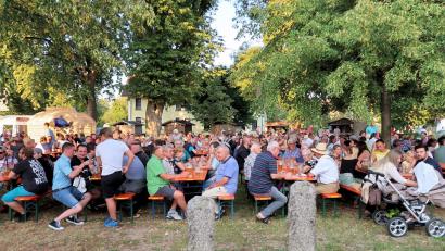 Bild: bsc
Ein beliebter Festplatz: Das ehemalige Schweinerondell am Ökonomiehof beherbergte beim Friedenfelser Bürgerfest viele Besucher.