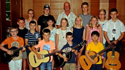 Bild: R. Reinhard
Die jungen Musiker geben beim Vorspielabend ihr Bestes und werden mit großem Applaus belohnt.