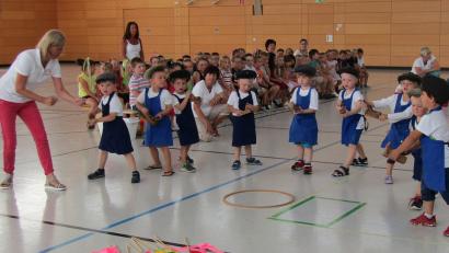 Bild: sck
Die "fleißigen Handwerker" als Schreiner mit Hobel.