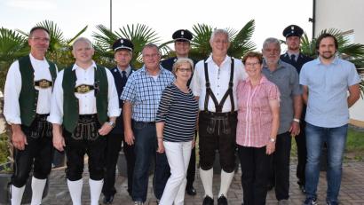 Bild: whw
Großer Bahnhof zum 70.Geburtstag von Werner Wolfbauer (Fünfter von rechts)