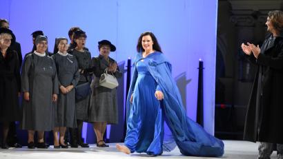 Bild: Tobias Schwarzmeier
Maida Hundeling stach als Tosca aus einem starken Ensemble des Nationaltheaters Brünn heraus. Mit Giacomo Puccinis dramatischer Oper starteten die Thurn und Taxis Festspiele. Bild: Tobias Schwarzmeier