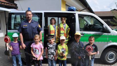 Bild: ak
Carsten Landgraf gibt den Vorschulkindern Tipps für den künftigen Schulweg.