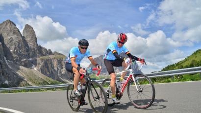 Bild: marathon-photos.com/exb
Landschaftlich reizvoll, dafür aber zum Teil enorm anstrengend: Walter Frank (links) und Bernd Büsching während der Transalp-Tour von Brixen bis Riva in der letzten Juni-Woche.