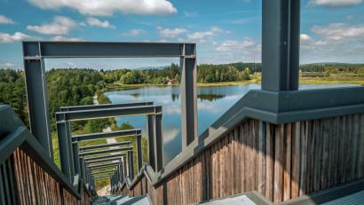 Bild: nm
In der Tirschenreuther Teichpfanne findet sich die Himmelsleiter. Hoch oben bietet sich ein herrlicher Ausblick auf Wasserflächen. Repro: nm